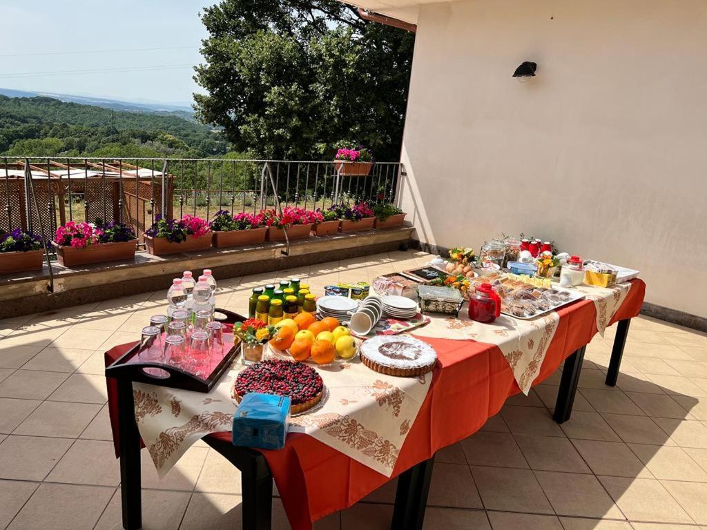B&B Il Tramonto Barbarano Romano Bagian luar foto